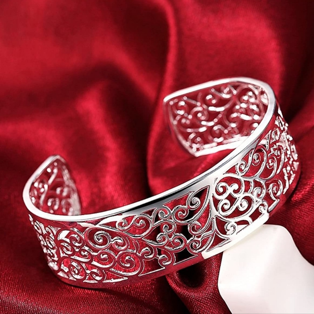 Gorgeous silver adjustable filigree cuff bracelet
